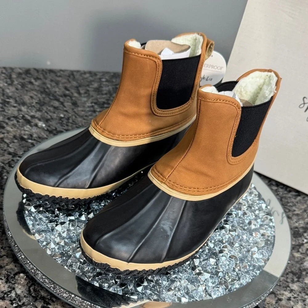 Style & Co. Sherpa Ankle Duck Boots NWT 6